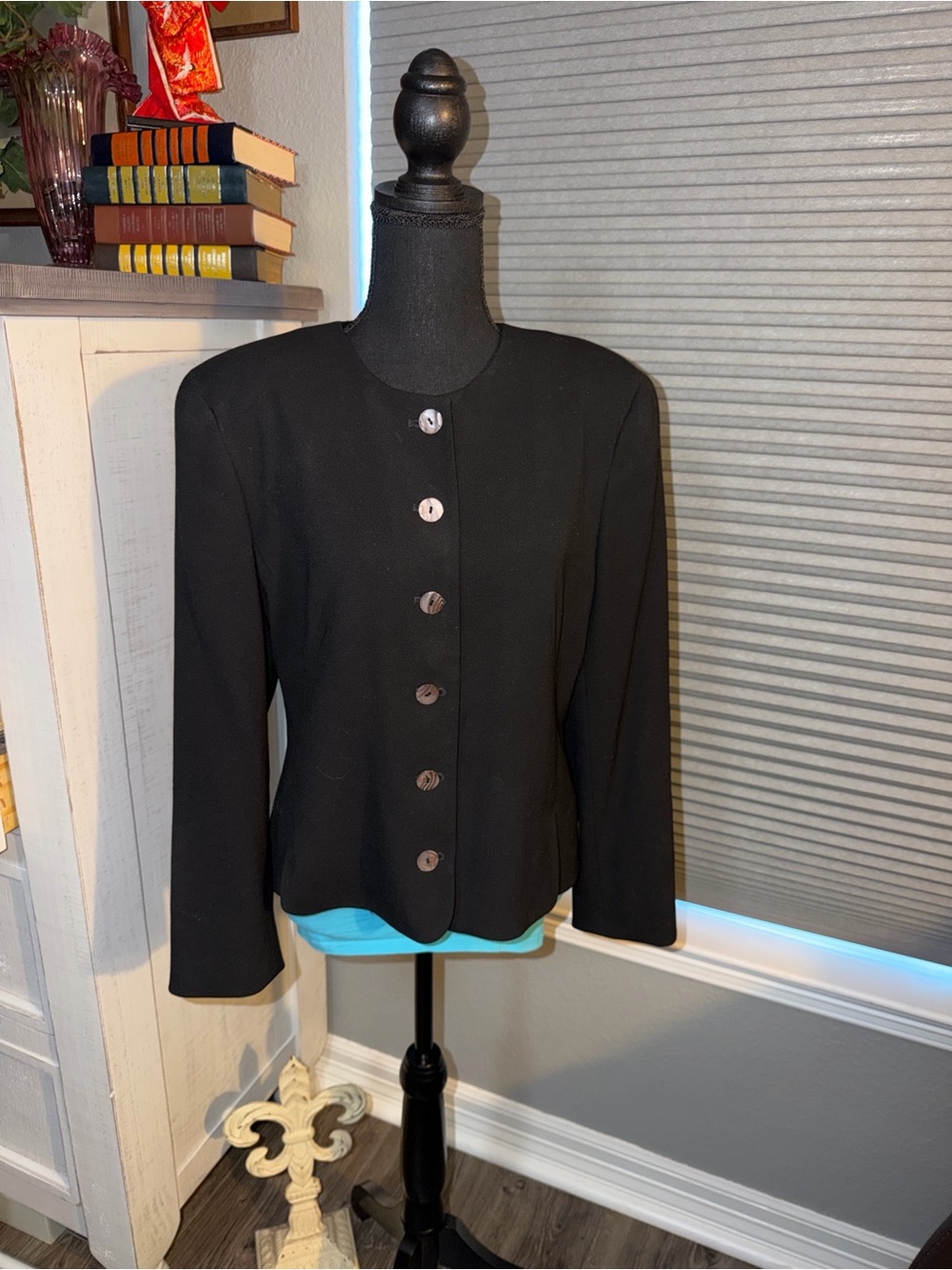 🤩Liz Claiborne Black Collarless Button blazer/ Jacket size 12